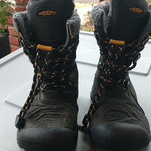 Kids Keen Snow boots, size 11